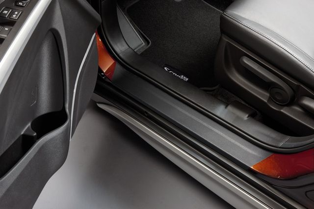 Küszöbvédő Suzuki S-Cross 2015-től, gyári